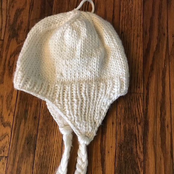 ✨5/$25 Winter hat with mini teddy bear in pocket - Picture 4 of 8